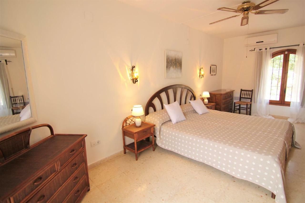 Villavenus Calpe Luaran gambar